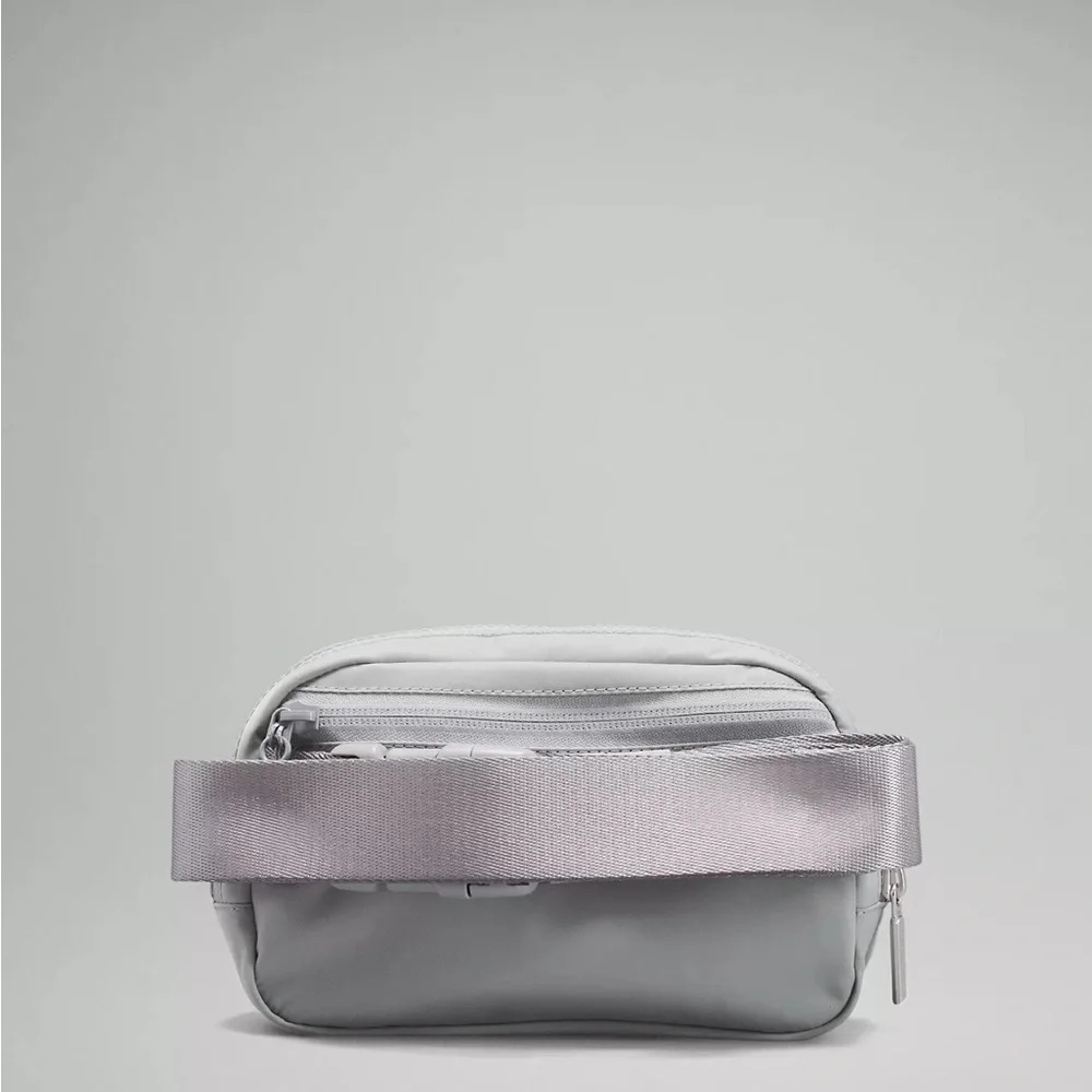 Lululemon Everywhere Belt Bag - Picture 4 of 6